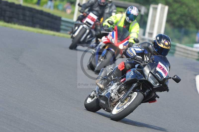 Mallory park Leicestershire;Mallory park photographs;Motorcycle action photographs;classic bikes;event digital images;eventdigitalimages;mallory park;no limits trackday;peter wileman photography;vintage bikes;vintage motorcycles;vmcc festival 1000 bikes