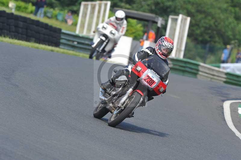 Mallory park Leicestershire;Mallory park photographs;Motorcycle action photographs;classic bikes;event digital images;eventdigitalimages;mallory park;no limits trackday;peter wileman photography;vintage bikes;vintage motorcycles;vmcc festival 1000 bikes