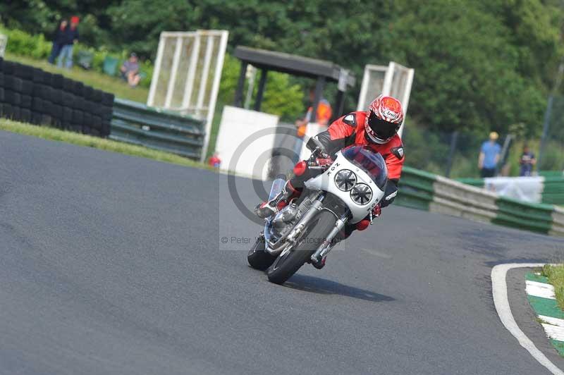 Mallory park Leicestershire;Mallory park photographs;Motorcycle action photographs;classic bikes;event digital images;eventdigitalimages;mallory park;no limits trackday;peter wileman photography;vintage bikes;vintage motorcycles;vmcc festival 1000 bikes