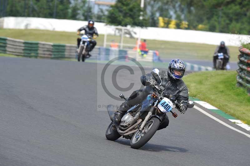 Mallory park Leicestershire;Mallory park photographs;Motorcycle action photographs;classic bikes;event digital images;eventdigitalimages;mallory park;no limits trackday;peter wileman photography;vintage bikes;vintage motorcycles;vmcc festival 1000 bikes