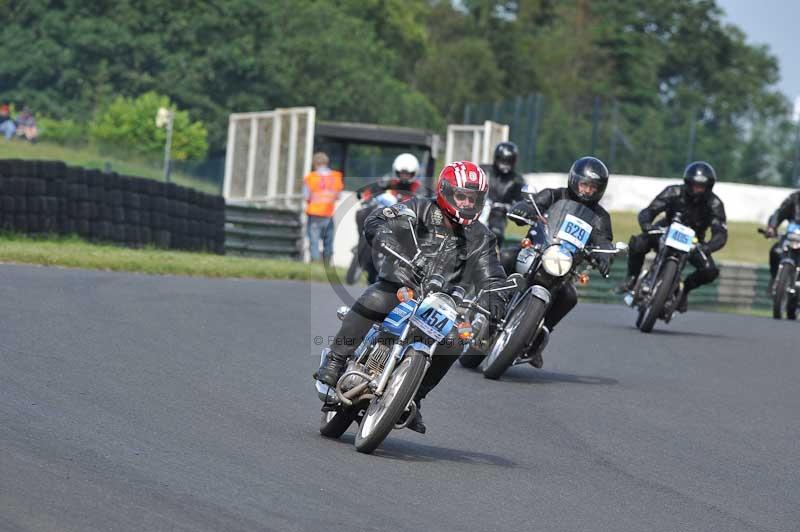 Mallory park Leicestershire;Mallory park photographs;Motorcycle action photographs;classic bikes;event digital images;eventdigitalimages;mallory park;no limits trackday;peter wileman photography;vintage bikes;vintage motorcycles;vmcc festival 1000 bikes