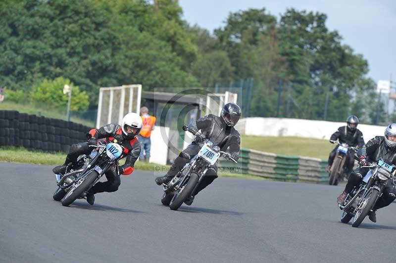 Mallory park Leicestershire;Mallory park photographs;Motorcycle action photographs;classic bikes;event digital images;eventdigitalimages;mallory park;no limits trackday;peter wileman photography;vintage bikes;vintage motorcycles;vmcc festival 1000 bikes