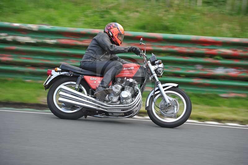 Mallory park Leicestershire;Mallory park photographs;Motorcycle action photographs;classic bikes;event digital images;eventdigitalimages;mallory park;no limits trackday;peter wileman photography;vintage bikes;vintage motorcycles;vmcc festival 1000 bikes