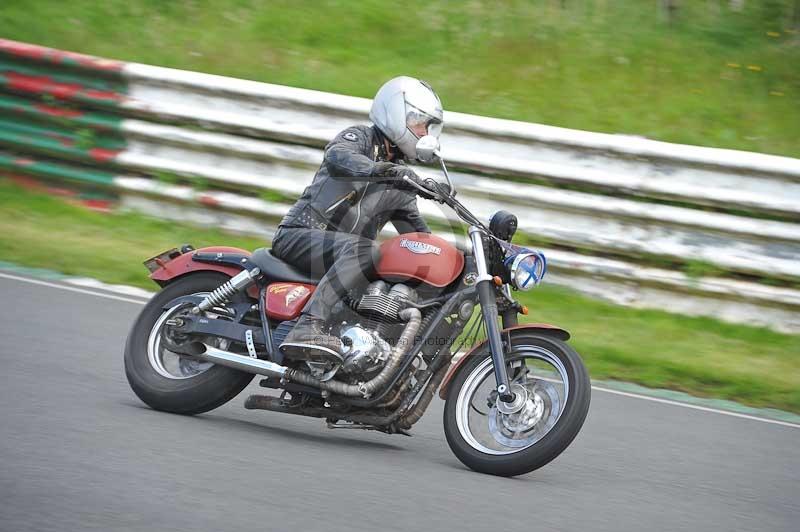 Mallory park Leicestershire;Mallory park photographs;Motorcycle action photographs;classic bikes;event digital images;eventdigitalimages;mallory park;no limits trackday;peter wileman photography;vintage bikes;vintage motorcycles;vmcc festival 1000 bikes