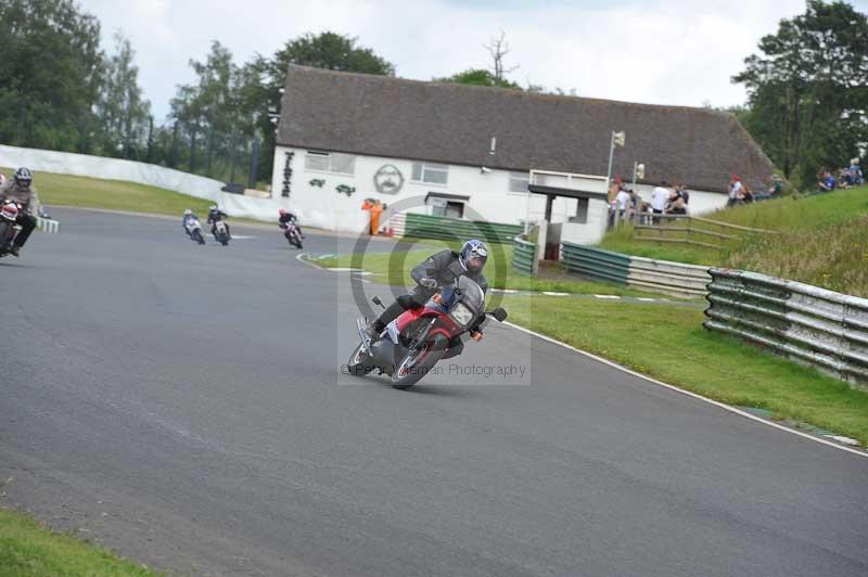 Mallory park Leicestershire;Mallory park photographs;Motorcycle action photographs;classic bikes;event digital images;eventdigitalimages;mallory park;no limits trackday;peter wileman photography;vintage bikes;vintage motorcycles;vmcc festival 1000 bikes