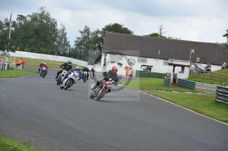 Mallory park Leicestershire;Mallory park photographs;Motorcycle action photographs;classic bikes;event digital images;eventdigitalimages;mallory park;no limits trackday;peter wileman photography;vintage bikes;vintage motorcycles;vmcc festival 1000 bikes