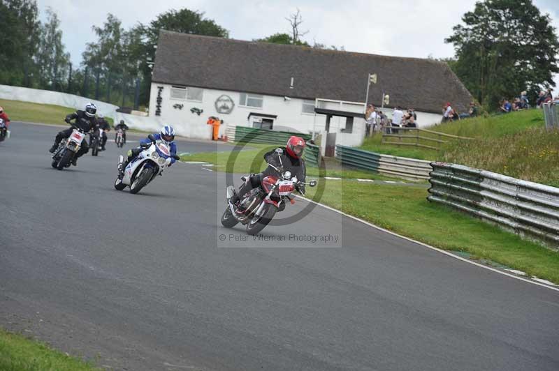 Mallory park Leicestershire;Mallory park photographs;Motorcycle action photographs;classic bikes;event digital images;eventdigitalimages;mallory park;no limits trackday;peter wileman photography;vintage bikes;vintage motorcycles;vmcc festival 1000 bikes