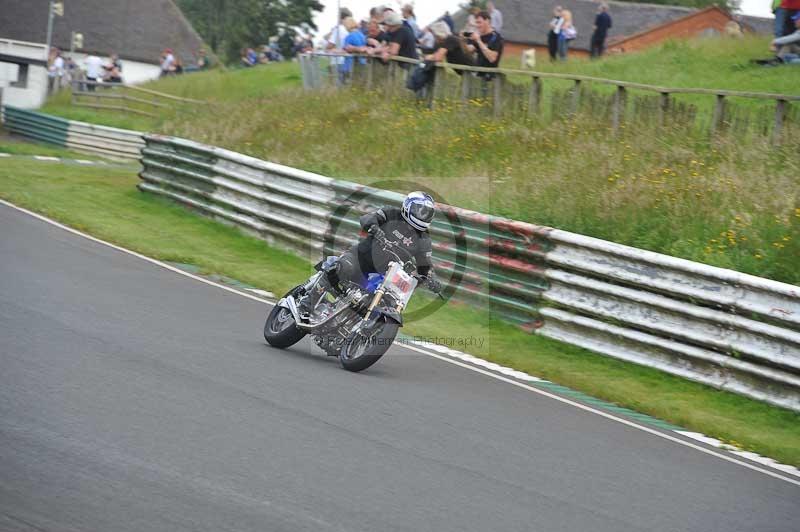 Mallory park Leicestershire;Mallory park photographs;Motorcycle action photographs;classic bikes;event digital images;eventdigitalimages;mallory park;no limits trackday;peter wileman photography;vintage bikes;vintage motorcycles;vmcc festival 1000 bikes