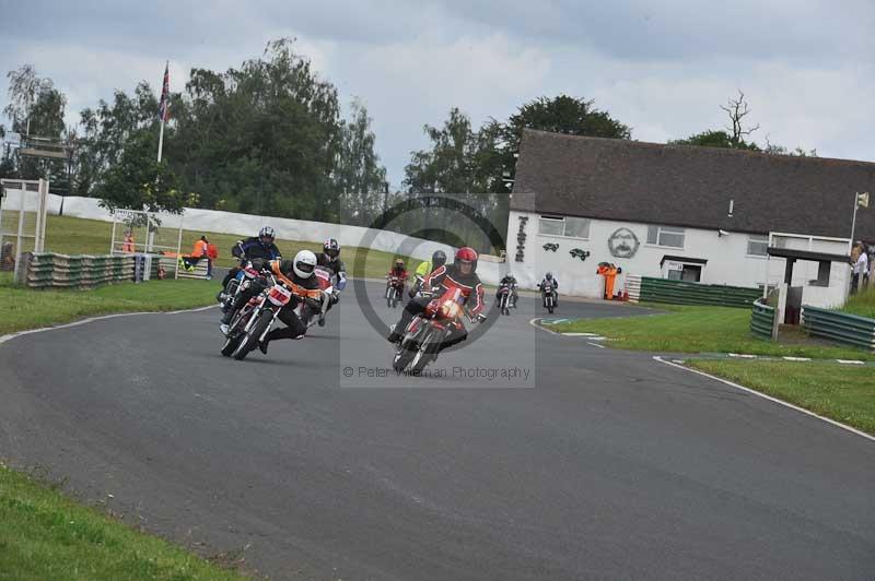 Mallory park Leicestershire;Mallory park photographs;Motorcycle action photographs;classic bikes;event digital images;eventdigitalimages;mallory park;no limits trackday;peter wileman photography;vintage bikes;vintage motorcycles;vmcc festival 1000 bikes