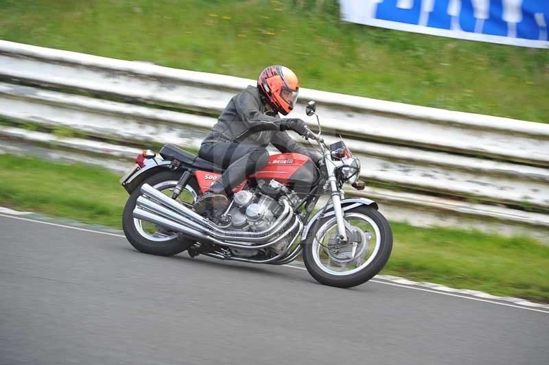 Mallory park Leicestershire;Mallory park photographs;Motorcycle action photographs;classic bikes;event digital images;eventdigitalimages;mallory park;no limits trackday;peter wileman photography;vintage bikes;vintage motorcycles;vmcc festival 1000 bikes