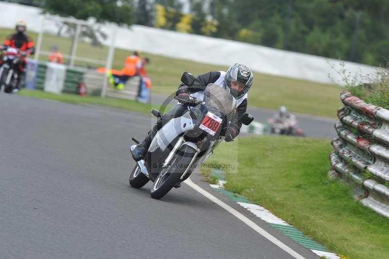 Mallory park Leicestershire;Mallory park photographs;Motorcycle action photographs;classic bikes;event digital images;eventdigitalimages;mallory park;no limits trackday;peter wileman photography;vintage bikes;vintage motorcycles;vmcc festival 1000 bikes