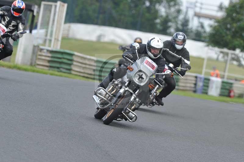 Mallory park Leicestershire;Mallory park photographs;Motorcycle action photographs;classic bikes;event digital images;eventdigitalimages;mallory park;no limits trackday;peter wileman photography;vintage bikes;vintage motorcycles;vmcc festival 1000 bikes