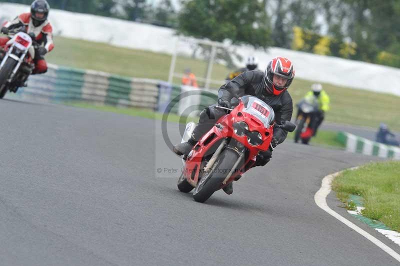 Mallory park Leicestershire;Mallory park photographs;Motorcycle action photographs;classic bikes;event digital images;eventdigitalimages;mallory park;no limits trackday;peter wileman photography;vintage bikes;vintage motorcycles;vmcc festival 1000 bikes