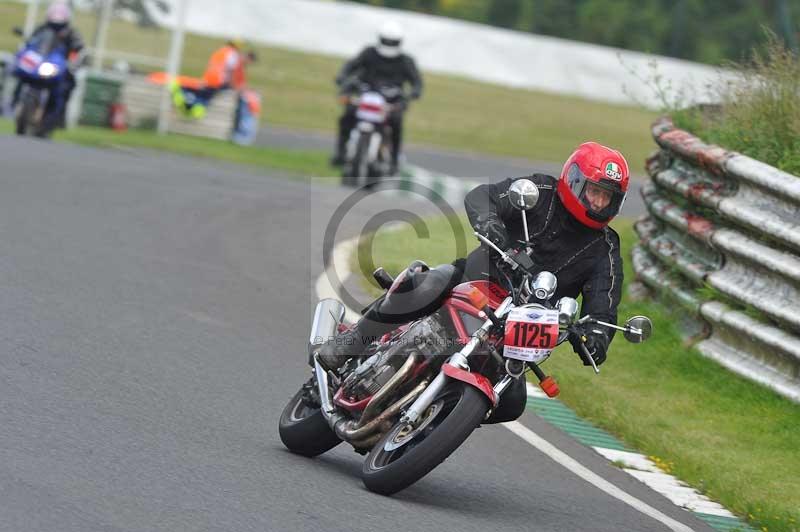 Mallory park Leicestershire;Mallory park photographs;Motorcycle action photographs;classic bikes;event digital images;eventdigitalimages;mallory park;no limits trackday;peter wileman photography;vintage bikes;vintage motorcycles;vmcc festival 1000 bikes