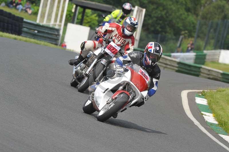 Mallory park Leicestershire;Mallory park photographs;Motorcycle action photographs;classic bikes;event digital images;eventdigitalimages;mallory park;no limits trackday;peter wileman photography;vintage bikes;vintage motorcycles;vmcc festival 1000 bikes