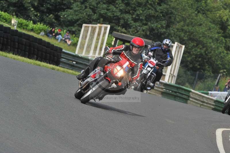 Mallory park Leicestershire;Mallory park photographs;Motorcycle action photographs;classic bikes;event digital images;eventdigitalimages;mallory park;no limits trackday;peter wileman photography;vintage bikes;vintage motorcycles;vmcc festival 1000 bikes