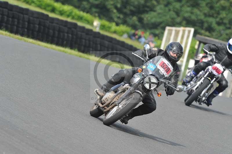 Mallory park Leicestershire;Mallory park photographs;Motorcycle action photographs;classic bikes;event digital images;eventdigitalimages;mallory park;no limits trackday;peter wileman photography;vintage bikes;vintage motorcycles;vmcc festival 1000 bikes