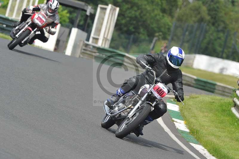 Mallory park Leicestershire;Mallory park photographs;Motorcycle action photographs;classic bikes;event digital images;eventdigitalimages;mallory park;no limits trackday;peter wileman photography;vintage bikes;vintage motorcycles;vmcc festival 1000 bikes