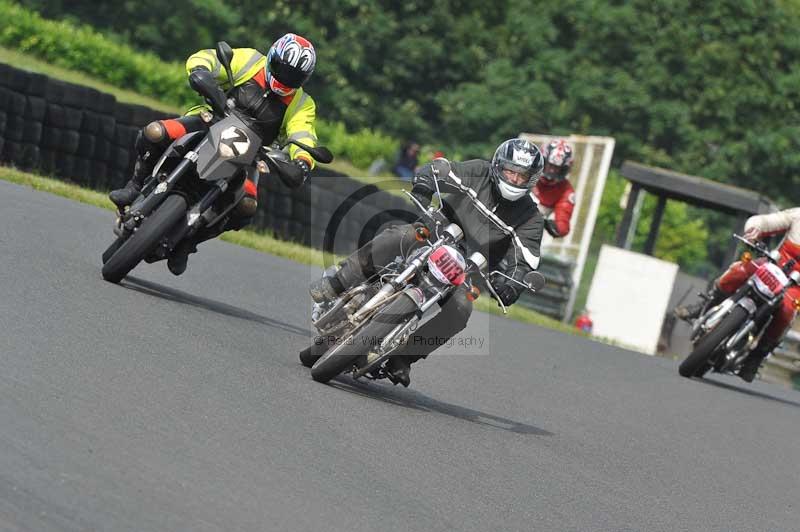 Mallory park Leicestershire;Mallory park photographs;Motorcycle action photographs;classic bikes;event digital images;eventdigitalimages;mallory park;no limits trackday;peter wileman photography;vintage bikes;vintage motorcycles;vmcc festival 1000 bikes