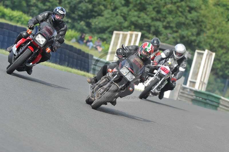 Mallory park Leicestershire;Mallory park photographs;Motorcycle action photographs;classic bikes;event digital images;eventdigitalimages;mallory park;no limits trackday;peter wileman photography;vintage bikes;vintage motorcycles;vmcc festival 1000 bikes