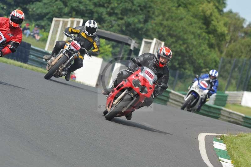 Mallory park Leicestershire;Mallory park photographs;Motorcycle action photographs;classic bikes;event digital images;eventdigitalimages;mallory park;no limits trackday;peter wileman photography;vintage bikes;vintage motorcycles;vmcc festival 1000 bikes