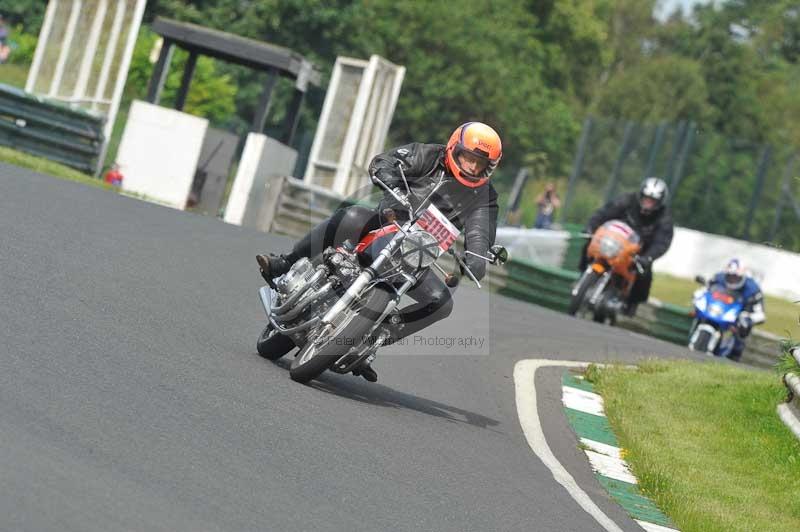 Mallory park Leicestershire;Mallory park photographs;Motorcycle action photographs;classic bikes;event digital images;eventdigitalimages;mallory park;no limits trackday;peter wileman photography;vintage bikes;vintage motorcycles;vmcc festival 1000 bikes