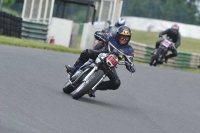 Mallory-park-Leicestershire;Mallory-park-photographs;Motorcycle-action-photographs;classic-bikes;event-digital-images;eventdigitalimages;mallory-park;no-limits-trackday;peter-wileman-photography;vintage-bikes;vintage-motorcycles;vmcc-festival-1000-bikes