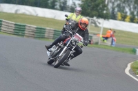 Mallory-park-Leicestershire;Mallory-park-photographs;Motorcycle-action-photographs;classic-bikes;event-digital-images;eventdigitalimages;mallory-park;no-limits-trackday;peter-wileman-photography;vintage-bikes;vintage-motorcycles;vmcc-festival-1000-bikes