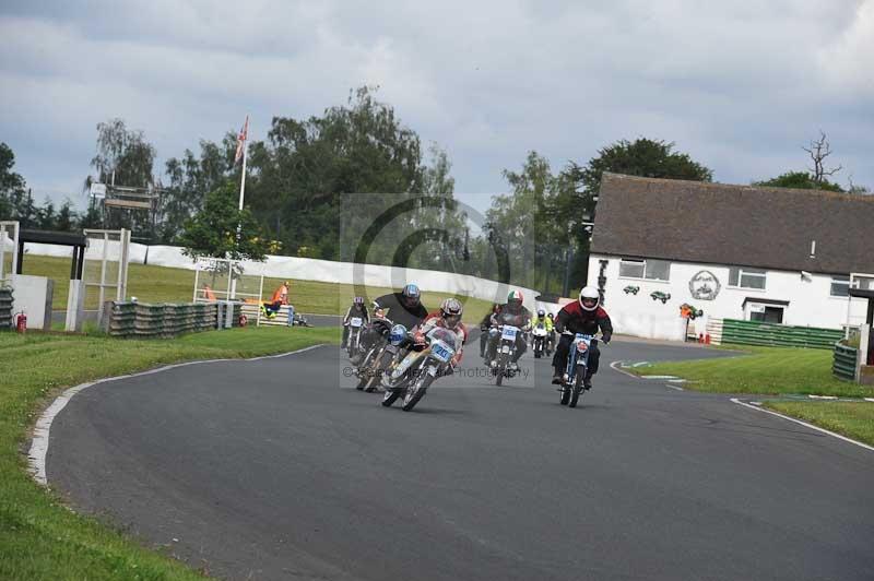 Mallory park Leicestershire;Mallory park photographs;Motorcycle action photographs;classic bikes;event digital images;eventdigitalimages;mallory park;no limits trackday;peter wileman photography;vintage bikes;vintage motorcycles;vmcc festival 1000 bikes