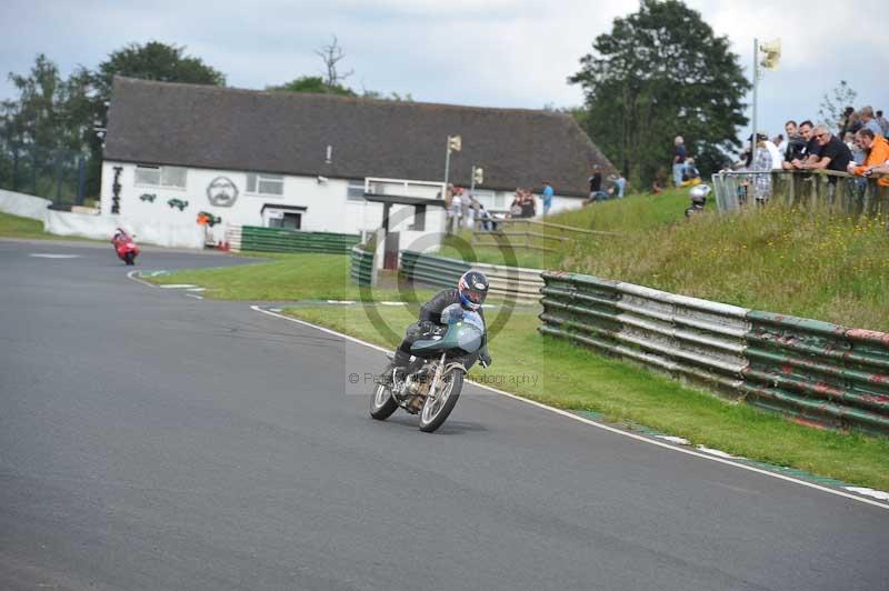 Mallory park Leicestershire;Mallory park photographs;Motorcycle action photographs;classic bikes;event digital images;eventdigitalimages;mallory park;no limits trackday;peter wileman photography;vintage bikes;vintage motorcycles;vmcc festival 1000 bikes