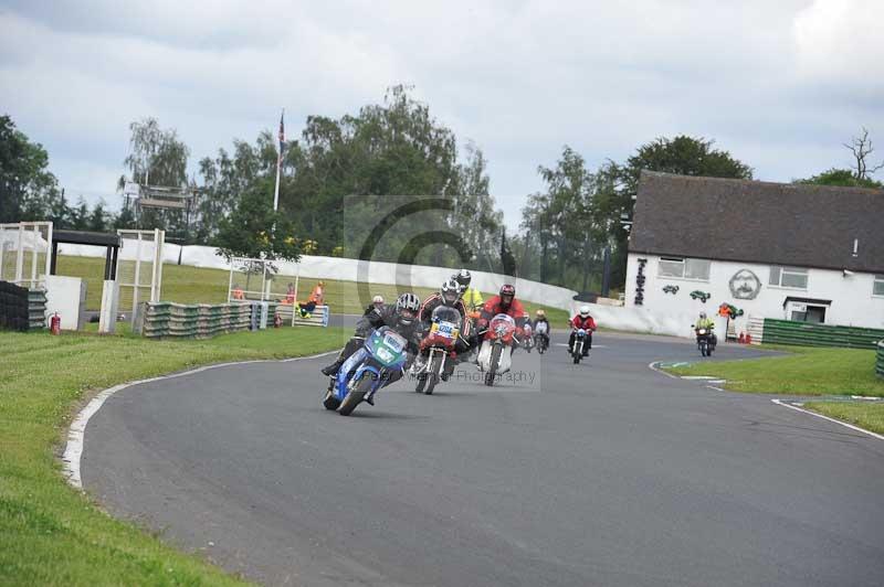 Mallory park Leicestershire;Mallory park photographs;Motorcycle action photographs;classic bikes;event digital images;eventdigitalimages;mallory park;no limits trackday;peter wileman photography;vintage bikes;vintage motorcycles;vmcc festival 1000 bikes