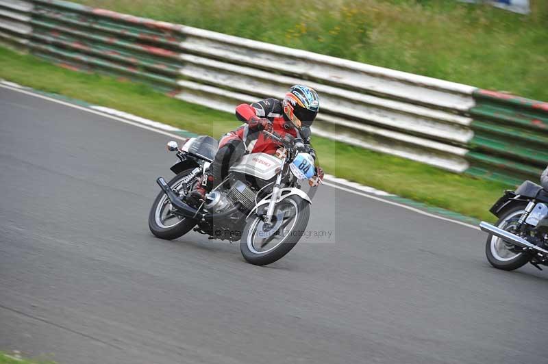 Mallory park Leicestershire;Mallory park photographs;Motorcycle action photographs;classic bikes;event digital images;eventdigitalimages;mallory park;no limits trackday;peter wileman photography;vintage bikes;vintage motorcycles;vmcc festival 1000 bikes