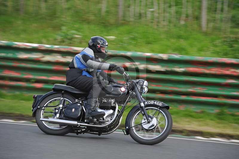 Mallory park Leicestershire;Mallory park photographs;Motorcycle action photographs;classic bikes;event digital images;eventdigitalimages;mallory park;no limits trackday;peter wileman photography;vintage bikes;vintage motorcycles;vmcc festival 1000 bikes