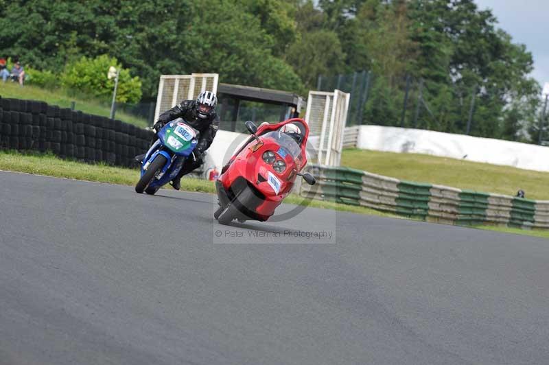 Mallory park Leicestershire;Mallory park photographs;Motorcycle action photographs;classic bikes;event digital images;eventdigitalimages;mallory park;no limits trackday;peter wileman photography;vintage bikes;vintage motorcycles;vmcc festival 1000 bikes