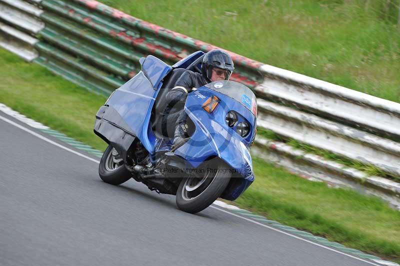 Mallory park Leicestershire;Mallory park photographs;Motorcycle action photographs;classic bikes;event digital images;eventdigitalimages;mallory park;no limits trackday;peter wileman photography;vintage bikes;vintage motorcycles;vmcc festival 1000 bikes