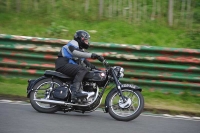 Mallory-park-Leicestershire;Mallory-park-photographs;Motorcycle-action-photographs;classic-bikes;event-digital-images;eventdigitalimages;mallory-park;no-limits-trackday;peter-wileman-photography;vintage-bikes;vintage-motorcycles;vmcc-festival-1000-bikes