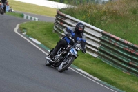 Mallory-park-Leicestershire;Mallory-park-photographs;Motorcycle-action-photographs;classic-bikes;event-digital-images;eventdigitalimages;mallory-park;no-limits-trackday;peter-wileman-photography;vintage-bikes;vintage-motorcycles;vmcc-festival-1000-bikes