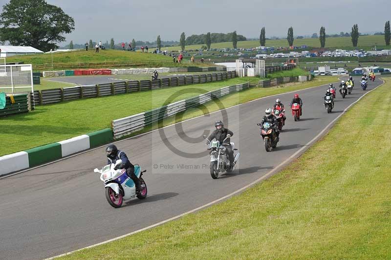 Mallory park Leicestershire;Mallory park photographs;Motorcycle action photographs;classic bikes;event digital images;eventdigitalimages;mallory park;no limits trackday;peter wileman photography;vintage bikes;vintage motorcycles;vmcc festival 1000 bikes