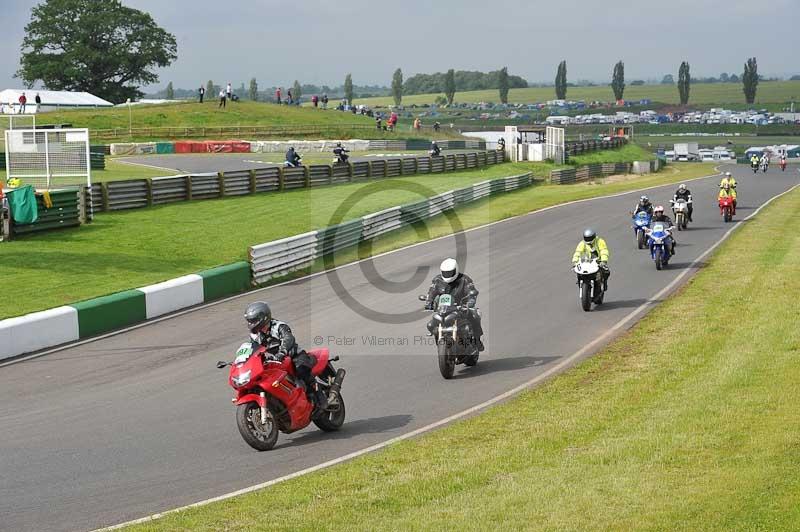 Mallory park Leicestershire;Mallory park photographs;Motorcycle action photographs;classic bikes;event digital images;eventdigitalimages;mallory park;no limits trackday;peter wileman photography;vintage bikes;vintage motorcycles;vmcc festival 1000 bikes