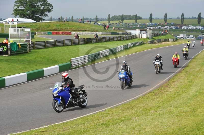 Mallory park Leicestershire;Mallory park photographs;Motorcycle action photographs;classic bikes;event digital images;eventdigitalimages;mallory park;no limits trackday;peter wileman photography;vintage bikes;vintage motorcycles;vmcc festival 1000 bikes