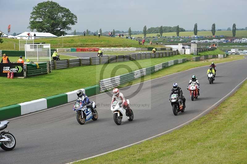 Mallory park Leicestershire;Mallory park photographs;Motorcycle action photographs;classic bikes;event digital images;eventdigitalimages;mallory park;no limits trackday;peter wileman photography;vintage bikes;vintage motorcycles;vmcc festival 1000 bikes