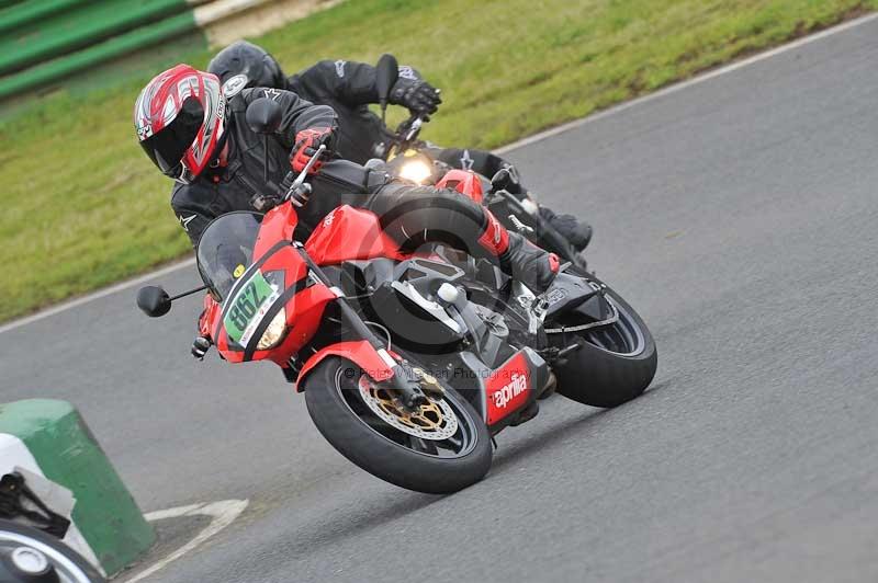 Mallory park Leicestershire;Mallory park photographs;Motorcycle action photographs;classic bikes;event digital images;eventdigitalimages;mallory park;no limits trackday;peter wileman photography;vintage bikes;vintage motorcycles;vmcc festival 1000 bikes