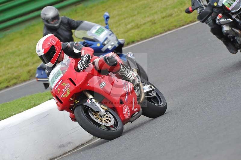 Mallory park Leicestershire;Mallory park photographs;Motorcycle action photographs;classic bikes;event digital images;eventdigitalimages;mallory park;no limits trackday;peter wileman photography;vintage bikes;vintage motorcycles;vmcc festival 1000 bikes