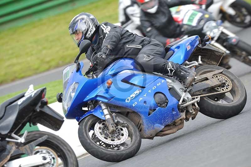 Mallory park Leicestershire;Mallory park photographs;Motorcycle action photographs;classic bikes;event digital images;eventdigitalimages;mallory park;no limits trackday;peter wileman photography;vintage bikes;vintage motorcycles;vmcc festival 1000 bikes