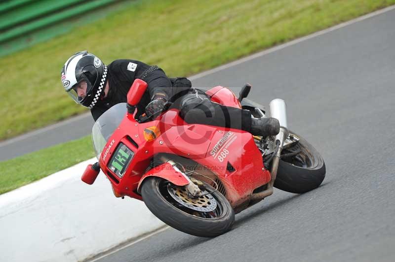 Mallory park Leicestershire;Mallory park photographs;Motorcycle action photographs;classic bikes;event digital images;eventdigitalimages;mallory park;no limits trackday;peter wileman photography;vintage bikes;vintage motorcycles;vmcc festival 1000 bikes