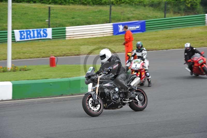 Mallory park Leicestershire;Mallory park photographs;Motorcycle action photographs;classic bikes;event digital images;eventdigitalimages;mallory park;no limits trackday;peter wileman photography;vintage bikes;vintage motorcycles;vmcc festival 1000 bikes