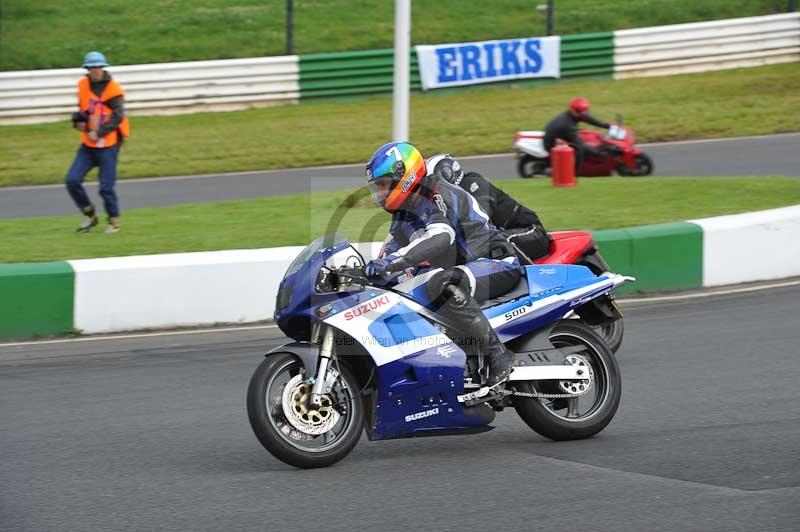 Mallory park Leicestershire;Mallory park photographs;Motorcycle action photographs;classic bikes;event digital images;eventdigitalimages;mallory park;no limits trackday;peter wileman photography;vintage bikes;vintage motorcycles;vmcc festival 1000 bikes