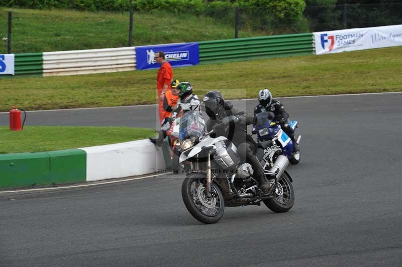 Mallory park Leicestershire;Mallory park photographs;Motorcycle action photographs;classic bikes;event digital images;eventdigitalimages;mallory park;no limits trackday;peter wileman photography;vintage bikes;vintage motorcycles;vmcc festival 1000 bikes