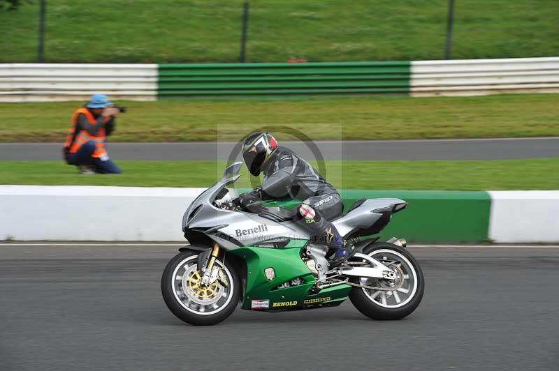 Mallory park Leicestershire;Mallory park photographs;Motorcycle action photographs;classic bikes;event digital images;eventdigitalimages;mallory park;no limits trackday;peter wileman photography;vintage bikes;vintage motorcycles;vmcc festival 1000 bikes