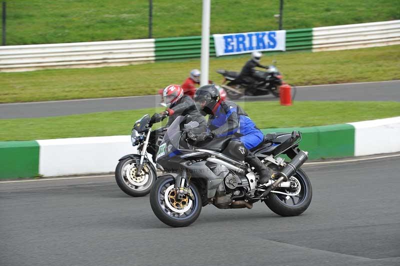 Mallory park Leicestershire;Mallory park photographs;Motorcycle action photographs;classic bikes;event digital images;eventdigitalimages;mallory park;no limits trackday;peter wileman photography;vintage bikes;vintage motorcycles;vmcc festival 1000 bikes